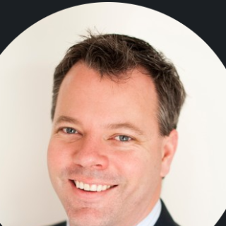 Kalman Piper, CMO and Co-Founder of TheatreLink, a practising orthopaedic surgeon